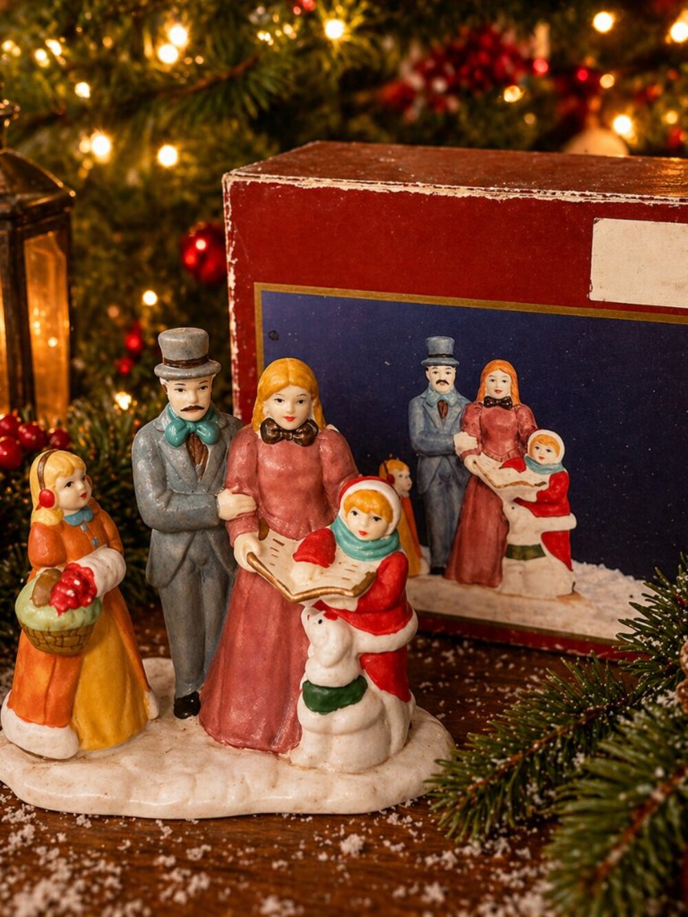 Vintage Dickens Christmas Caroler Family Figurine Porcelain Holiday Decor w Box